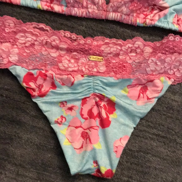 Beach bunny - Picture 3 of 3